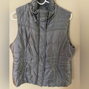 Woman’s Zip up vest size large
